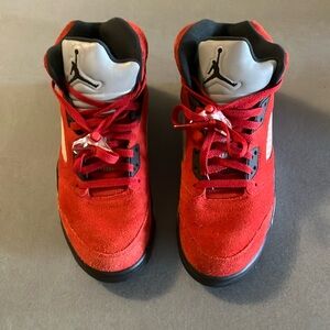 jordan 5 retro raging bull in good condition as u can see in the pics and video